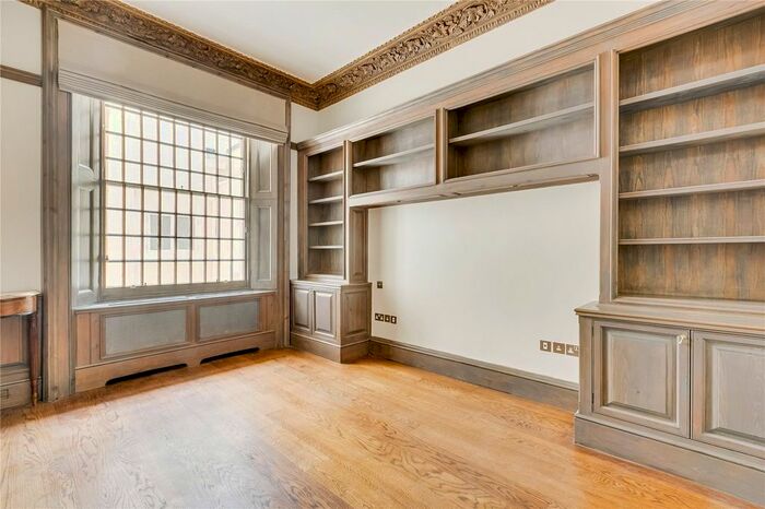 3 Bedroom Flat To Rent In Rutland Gate, Knightsbridge, London, SW7