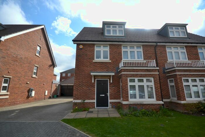 5 Bedroom Detached House To Rent In Freshers Grove, Reading, Berkshire, RG6