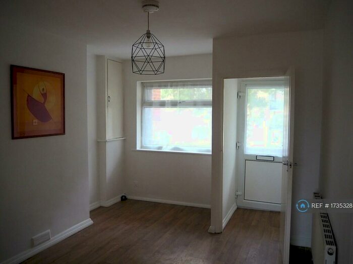 1 Bedroom Flat To Rent In Chessington Mansions, London, E10