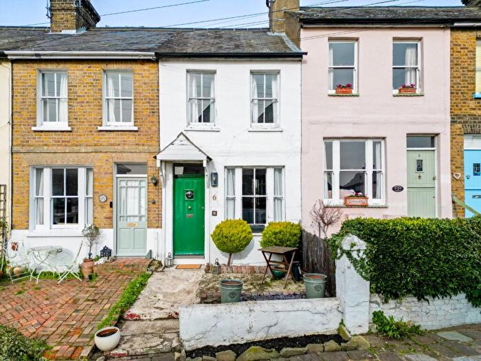 2 Bedroom Cottage For Sale In Leigh Hill, Leigh-On-Sea, SS9