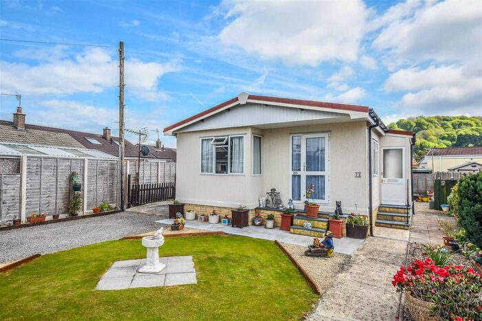 2 Bedroom Park Home For Sale In Woodfield Road, Dursley, GL11