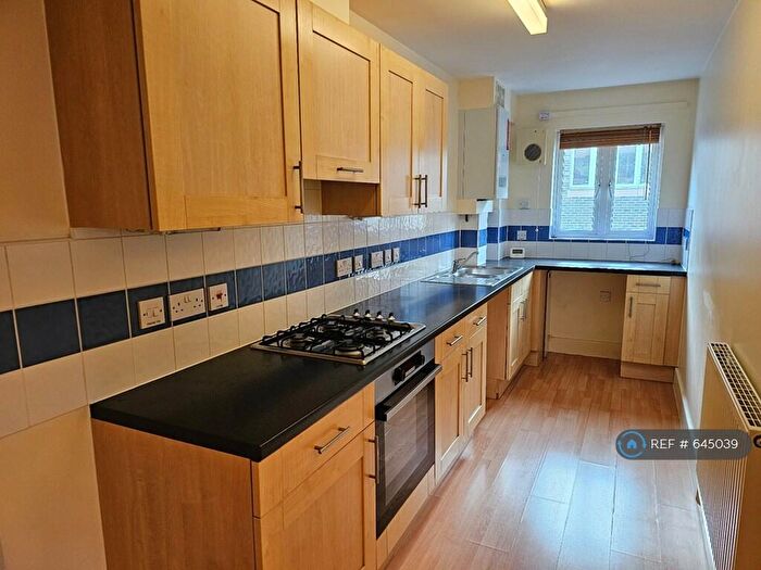 2 Bedroom Flat To Rent In Tiptaft House, Mitcham, CR4