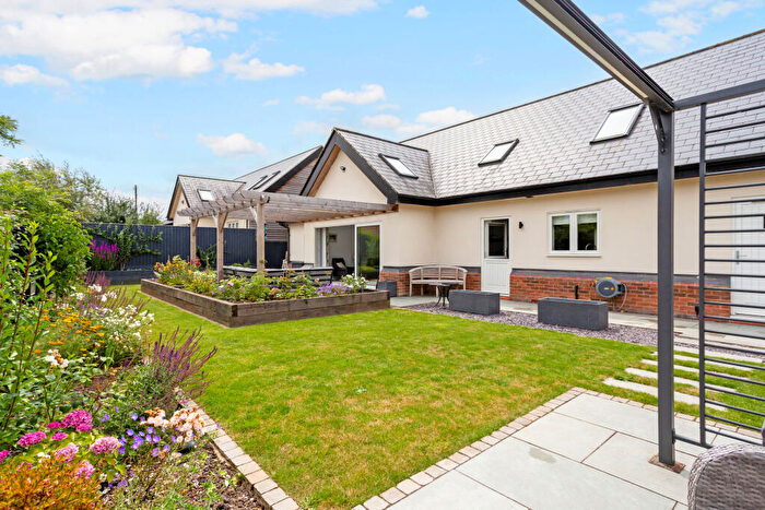 4 Bedroom Detached House For Sale In Blunsdon, Wiltshire, SN26