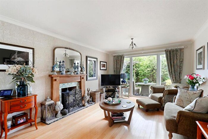 5 Bedroom Detached House For Sale In Cirencester Road, Minchinhampton, Stroud, GL6