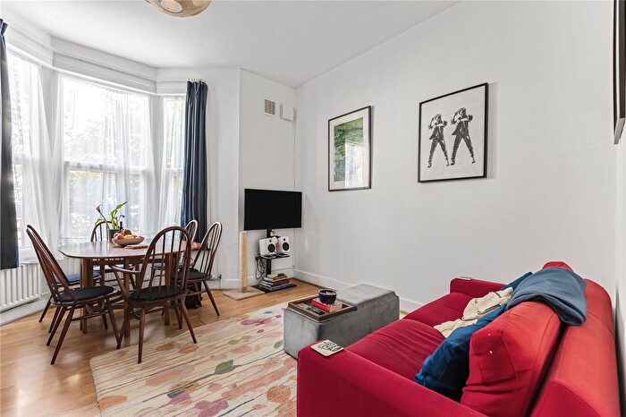 2 Bedroom Flat To Rent In Kellett Road, London, SW2
