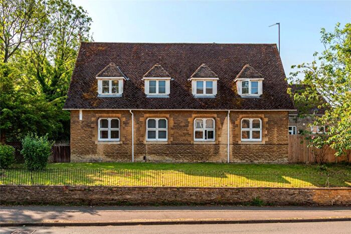 4 Bedroom Cottage For Sale In Church Street, Burton Latimer, Kettering, Northamptonshire, NN15