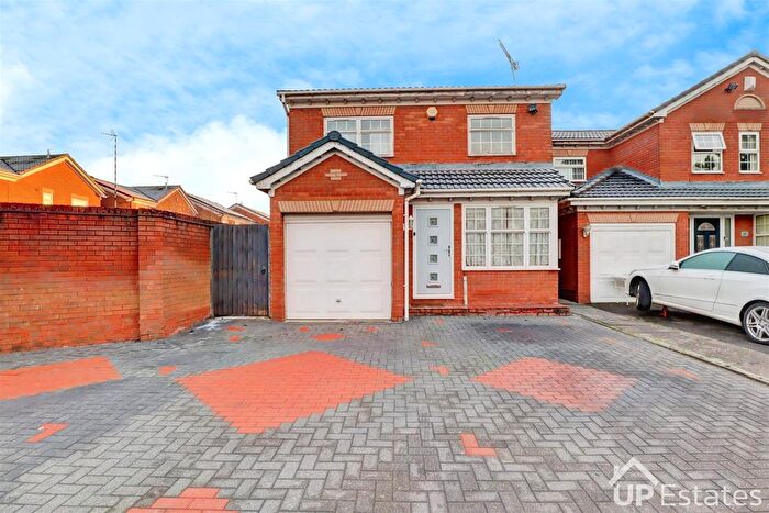 3 Bedroom Detached House For Sale In Tewkesbury Drive, Bedworth, CV12