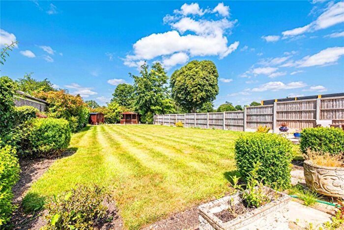 2 Bedroom Bungalow For Sale In The Rye, Eaton Bray, Dunstable, Central Bedfordshire, LU6