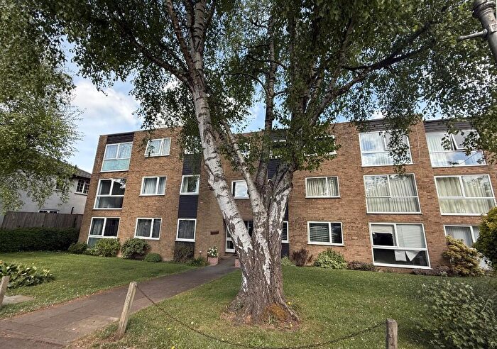 1 Bedroom Flat To Rent In Thornton Road, Potters Bar, Hertfordshire, EN6