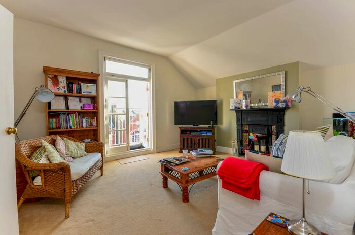 2 Bedroom Flat To Rent In Leopold Road, Wimbledon, London, SW19