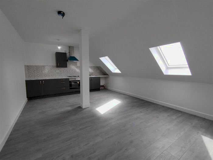 2 Bedroom Flat To Rent In Oxford Street, Wednesbury, WS10