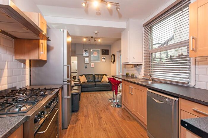 6 Bedroom Private Hall To Rent In Inverness Place, Roath, CF24