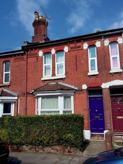 5 Bedroom House To Rent In Milton Road, SO15