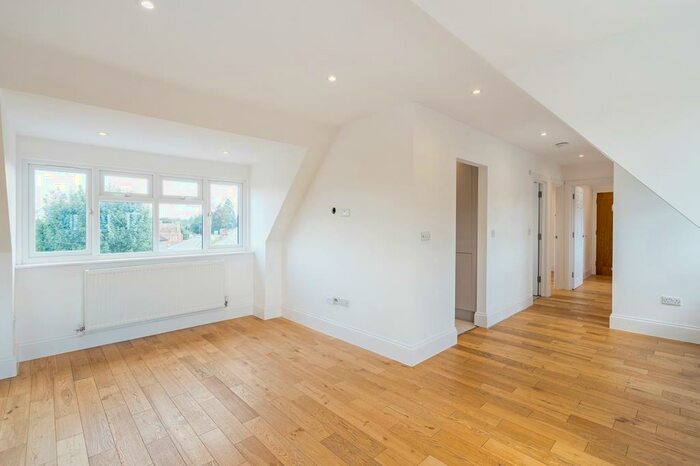 1 Bedroom Apartment To Rent In Portsmouth Road, Cobham, KT11