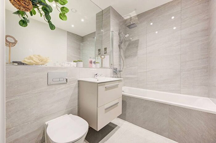 1 Bedroom Flat For Sale In Bookbinder Point, Acton, London, W3