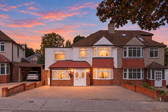 5 Bedroom Semi-Detached House For Sale In Crossways, South Croydon, CR2