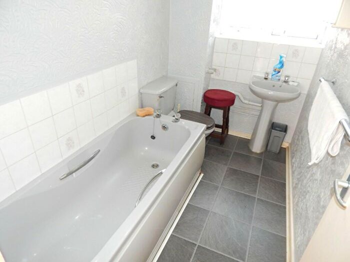 1 Bedroom Flat For Sale In Kings Head Street, Harwich, Essex, CO12