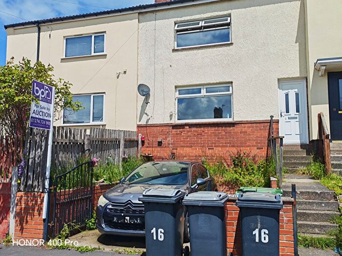 3 Bedroom Terraced House For Sale In Waterloo Grove, Pudsey, LS28