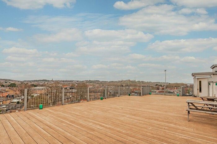 3 Bedroom Flat To Rent In Middle Lane, Crouch End N8