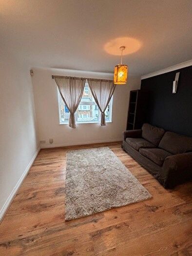 1 Bedroom Flat To Rent In Acton Lane, Chiswick, London, W4