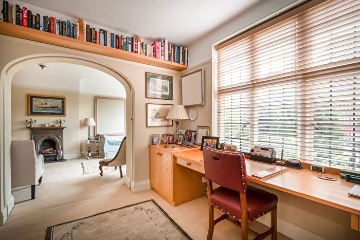 2 Bedroom Flat For Sale In Friars Lane, Richmond, TW9