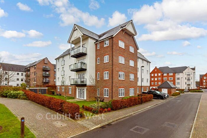 1 Bedroom Flat For Sale In Arundale Walk, Horsham, West Sussex, RH12