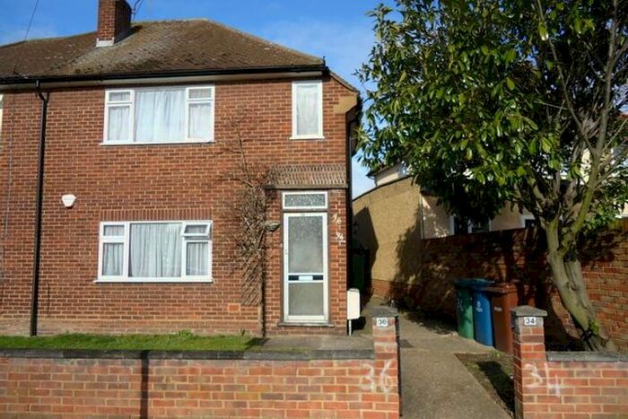 2 Bedroom Flat To Rent In Bacon Lane, Burnt Oak, Edgware, HA8