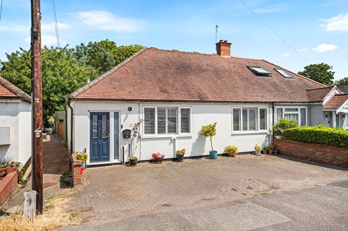3 Bedroom Bungalow For Sale In Willow Way, Sunbury, TW16