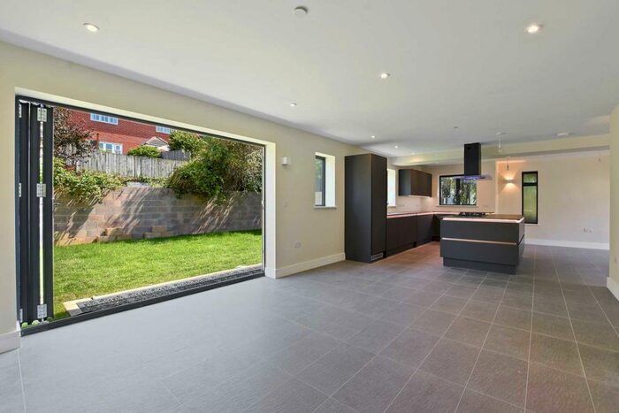 6 Bedroom Detached House To Rent In Sabir Court, Crescent Road, Temple Cowley **Student Property **, OX4