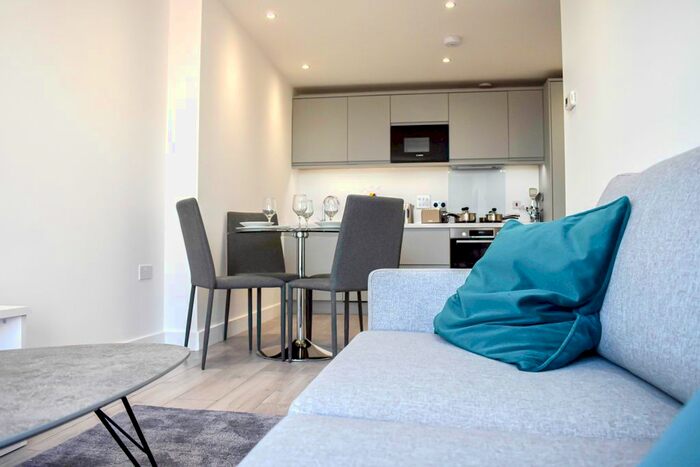 1 Bedroom Flat To Rent In Carlton House, New London Road, Chelmsford, Essex, CM2