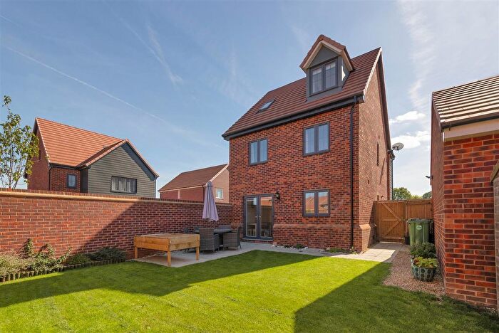 4 Bedroom Detached House For Sale In Thompson Close, Paddock Wood, Tonbridge, TN12