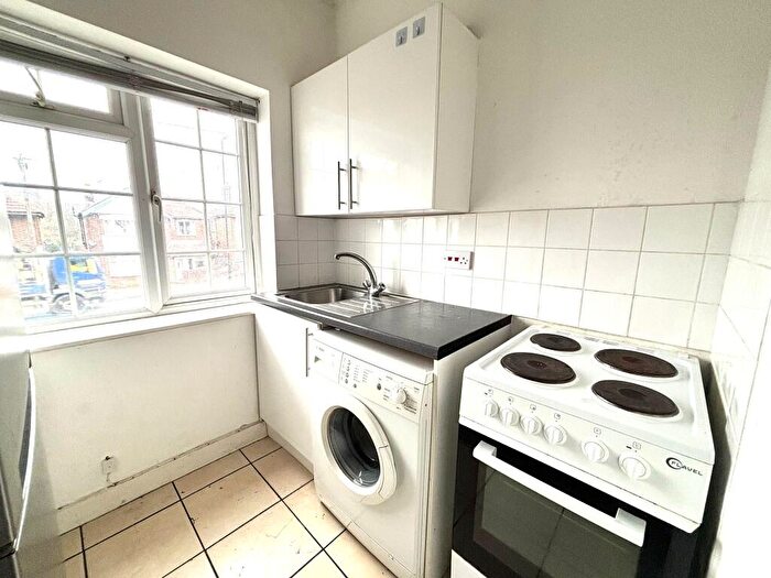 Studio To Rent In Bitterne Road West, Southampton, SO18