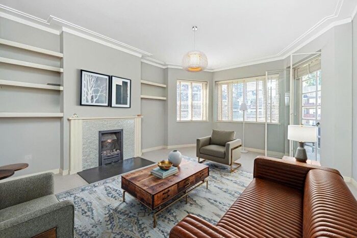 2 Bedroom Flat For Sale In Roehampton Close, SW15