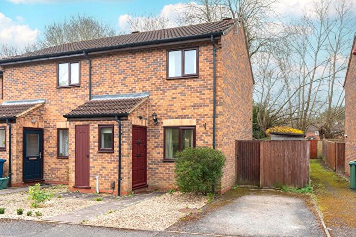 2 Bedroom Semi Detached House To Rent In Finch Close, Headington, OX3