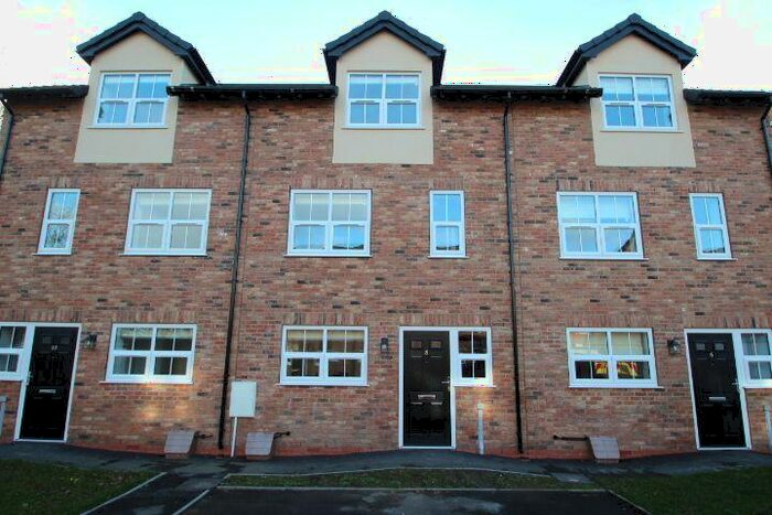 4 Bedroom Town House To Rent In Queens Court Road, Basford, ST4