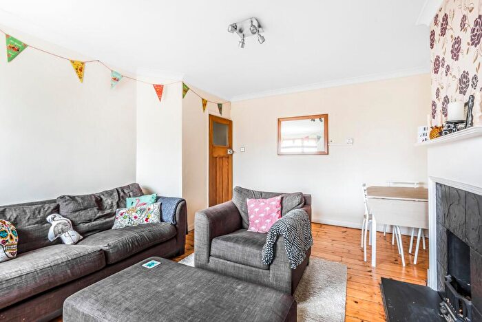 3 Bedroom Maisonette To Rent In Edenvale Road, Mitcham, CR4