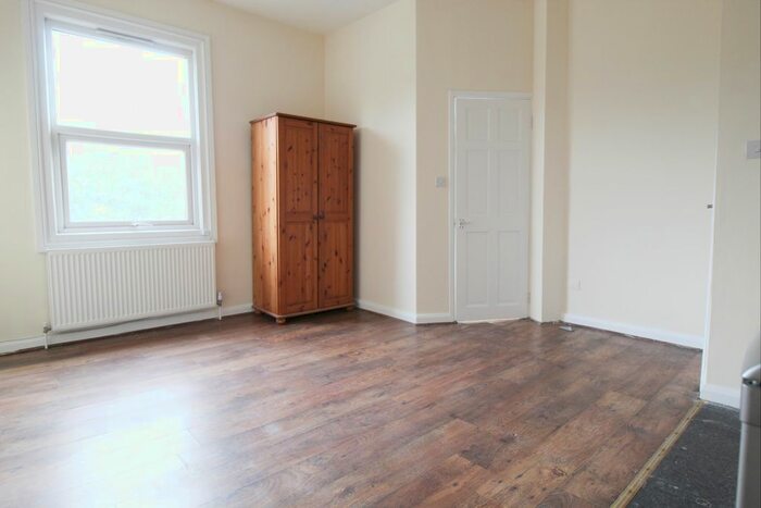 1 Bedroom Flat To Rent In Merton High Street, Colliers Wood, London, SW19