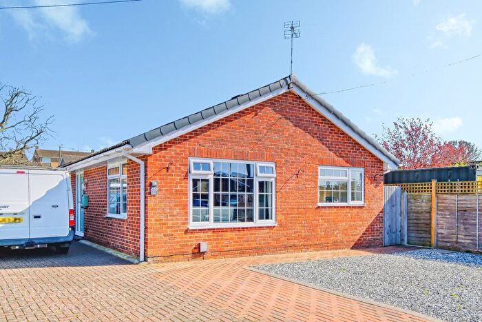 4 Bedroom Detached Bungalow For Sale In Oak Road, New Milton, BH25