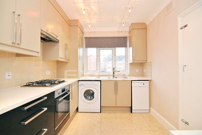 3 Bedroom Flat To Rent In Eversleigh Court, Eversleigh Road, West Finchley, N3