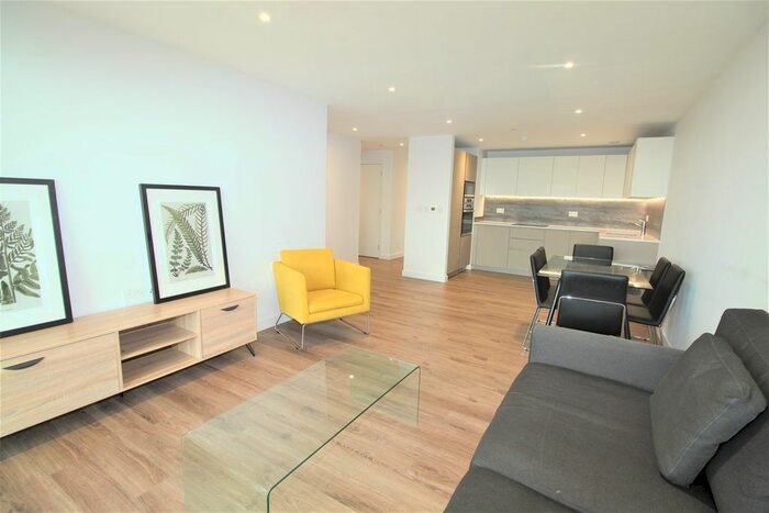 3 Bedroom Flat To Rent In Newnton Close, London, N4