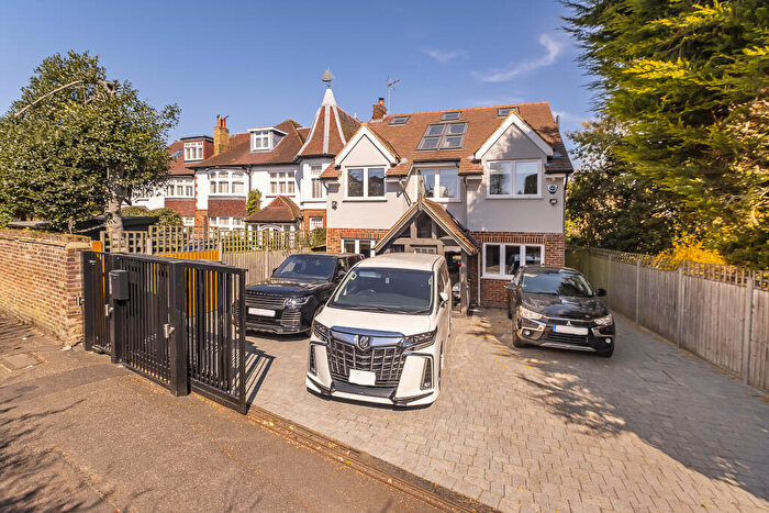 5 Bedroom Detached House For Sale In Well Lane, London, SW14