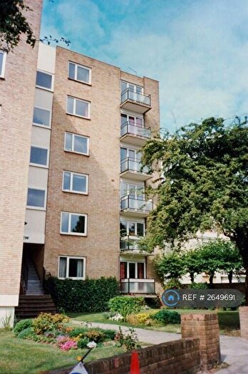 2 Bedroom Flat To Rent In Crest View, London, NW5