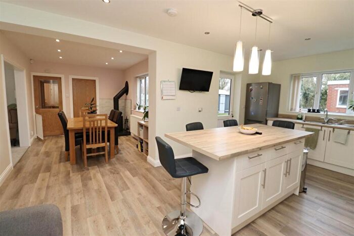 5 Bedroom Detached House For Sale In Holly Grove, Gilberdyke, HU15