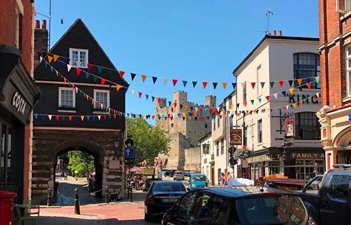 1 Bedroom Flat To Rent In High Street, Rochester, ME1