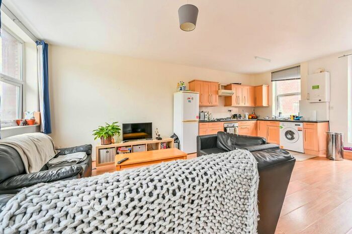 2 Bedroom Flat To Rent In Yukon Road, Clapham South, London, SW12