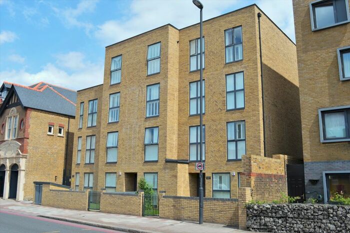 2 Bedroom Flat To Rent In Plassy Road, London, SE6
