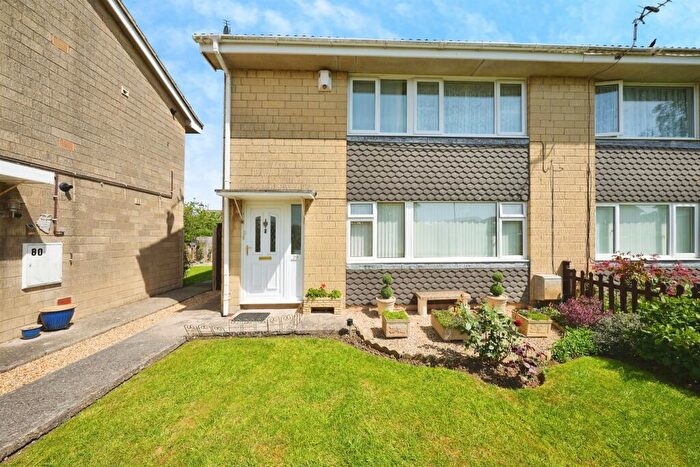 2 Bedroom Flat For Sale In Boundary Walk, Trowbridge, BA14