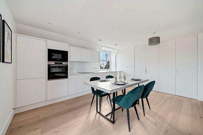 2 Bedroom Flat For Sale In Unit Whetstone Square, Whetstone, N20