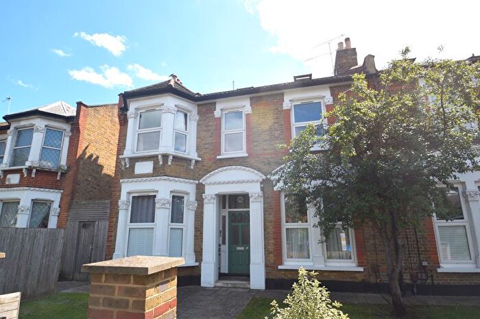 1 Bedroom Flat To Rent In Queens Road, London, SW19