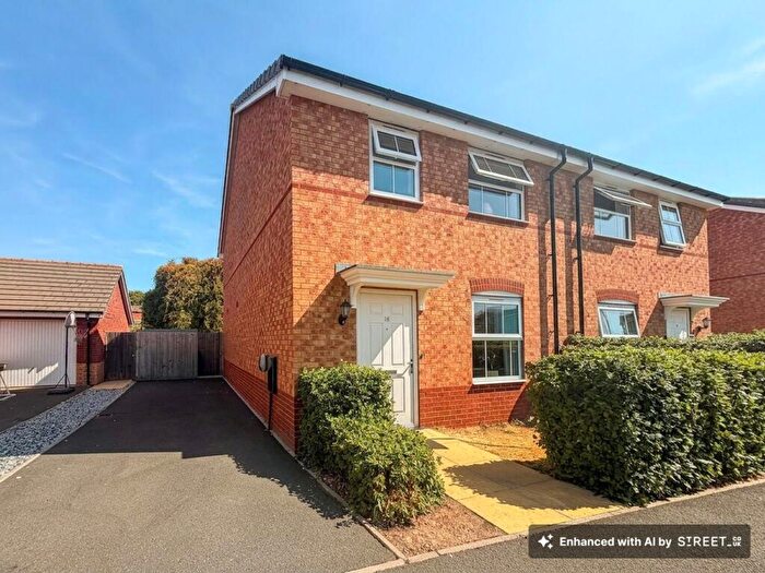 3 Bedroom Semi Detached House For Sale In Yew Tree Way, Barford, CV35